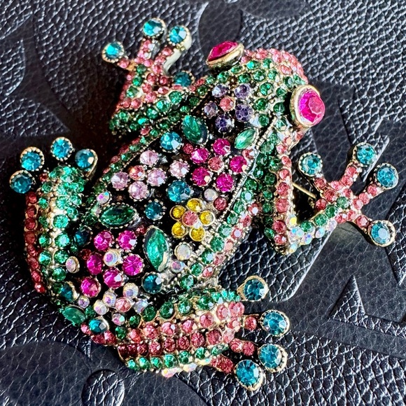 New XL Gorgeous Faceted Austrian Crystal Frog Statement Pin Brooch - 2.50” - Picture 4 of 8